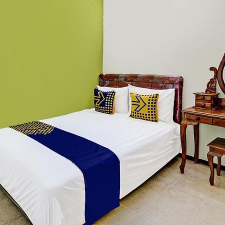 Spot On 91716 Kost Yy Syariah Ξενοδοχείο Mojokerto Εξωτερικό φωτογραφία