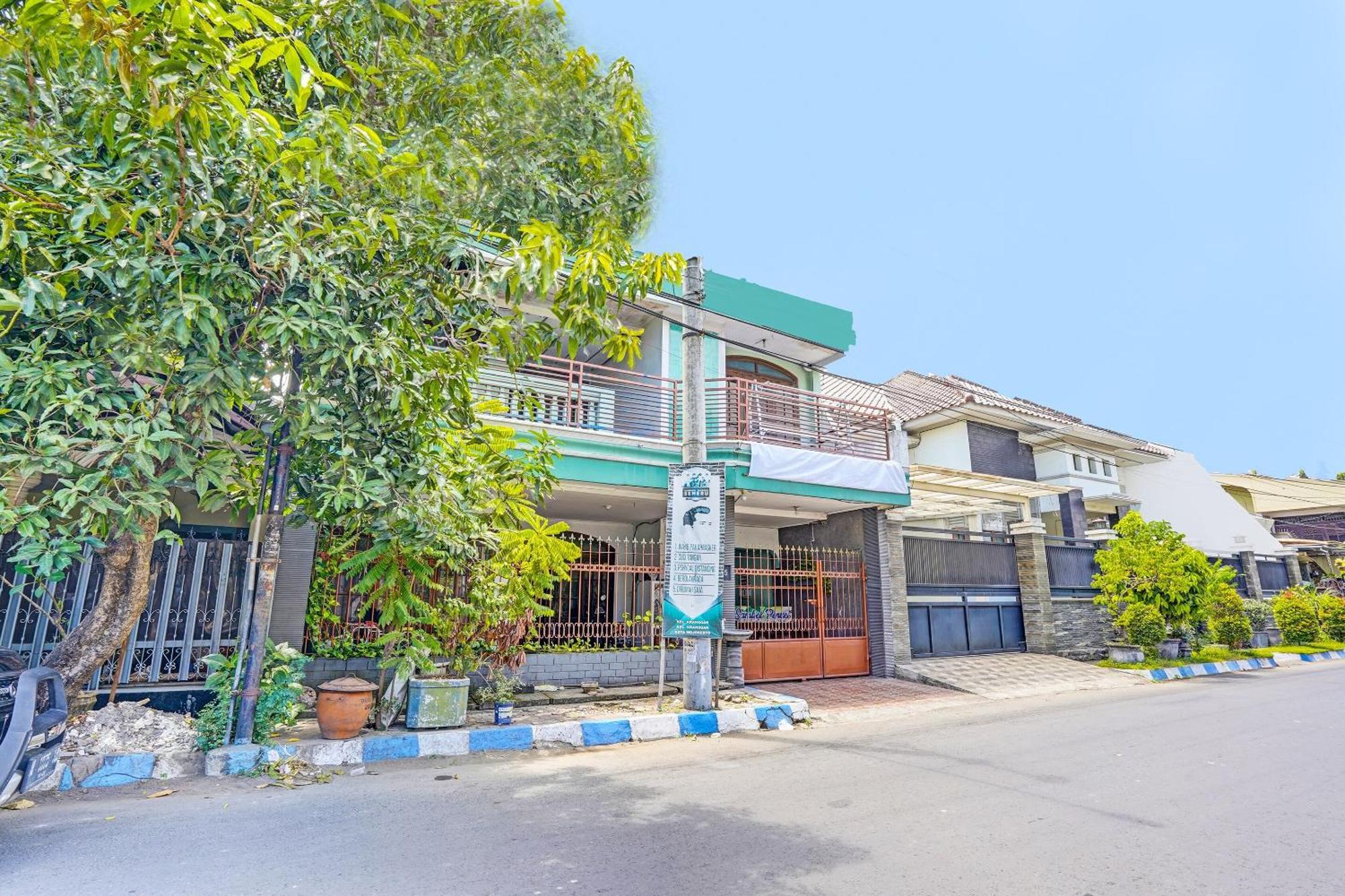 Spot On 91716 Kost Yy Syariah Ξενοδοχείο Mojokerto Εξωτερικό φωτογραφία