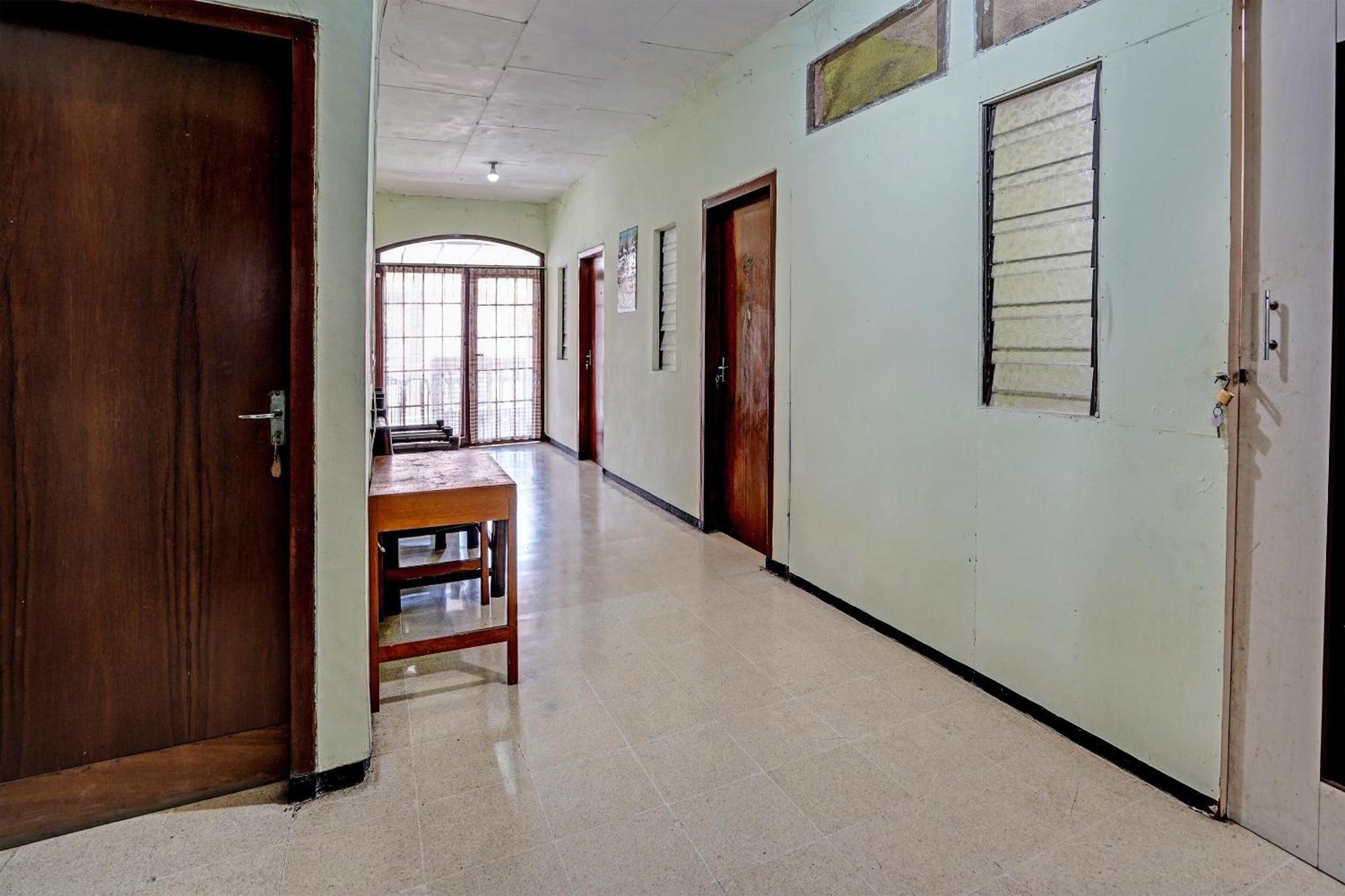 Spot On 91716 Kost Yy Syariah Ξενοδοχείο Mojokerto Εξωτερικό φωτογραφία