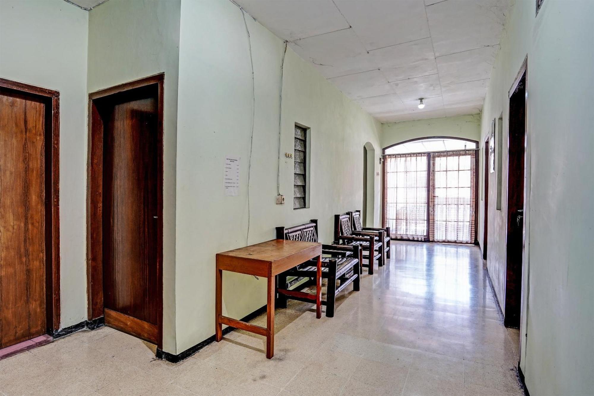 Spot On 91716 Kost Yy Syariah Ξενοδοχείο Mojokerto Εξωτερικό φωτογραφία